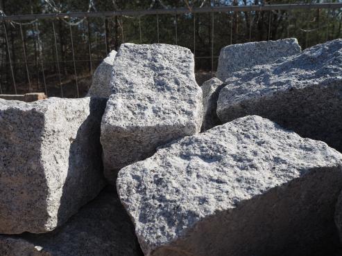 Gris Alp täringukivi 14x20x14 cm