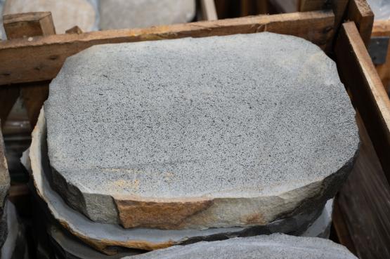 Basaldist astekivid d=30-40 cm, jämelihv pinnatöötlus Basaldist astekivid d=30-40 cm, jämelihv pinnatöötlus