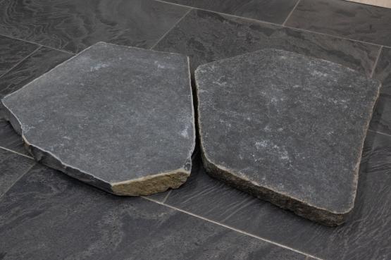 Basaldist astekivid d=45-55 cm, põletatud pind Basaldist astekivid d=45-55 cm, põletatud pind