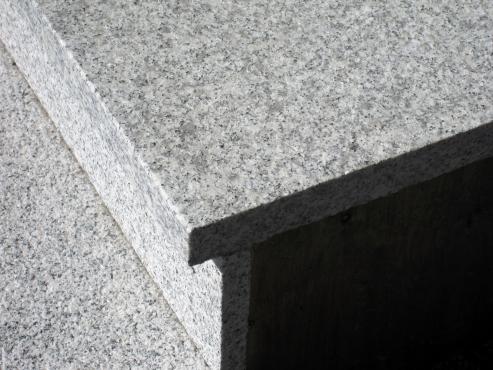 Grigio Cristallo lihvitud esiservaga astmeplaat